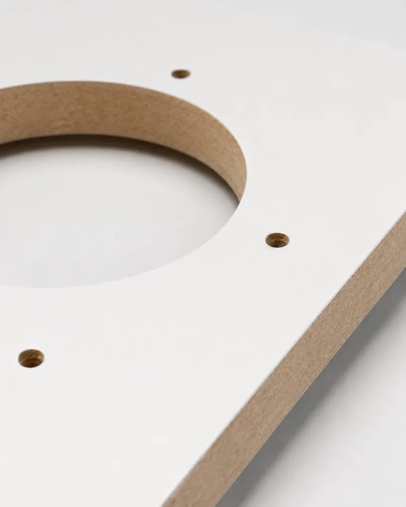 Detalhe de usinagem e corte em painel de MDF da Growbox Canvas